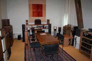 Listening Room at Hobby HiFi - before the listening of the active Topas